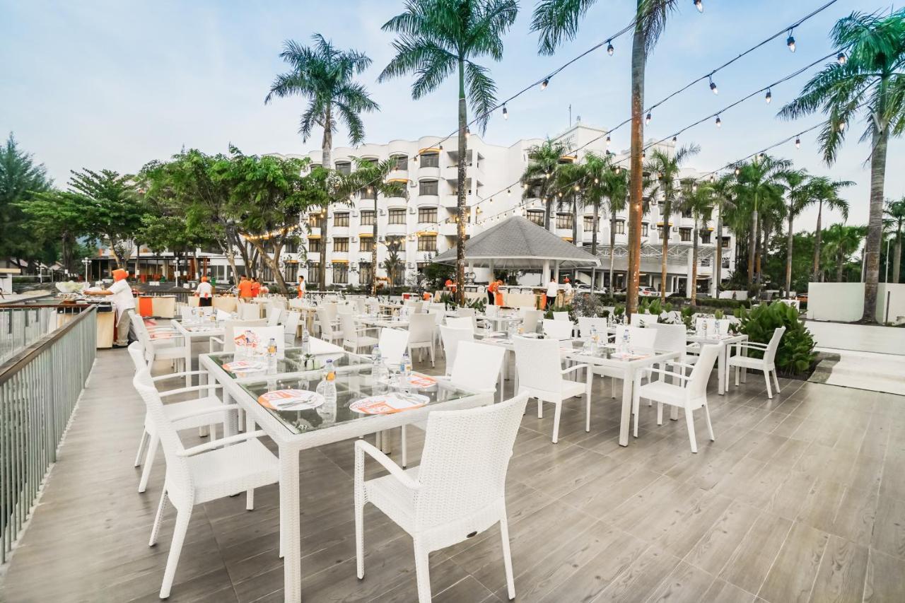 Harris Resort Batam Waterfront Sekupang Ngoại thất bức ảnh