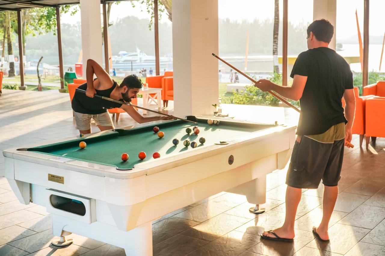 Harris Resort Batam Waterfront Sekupang Ngoại thất bức ảnh
