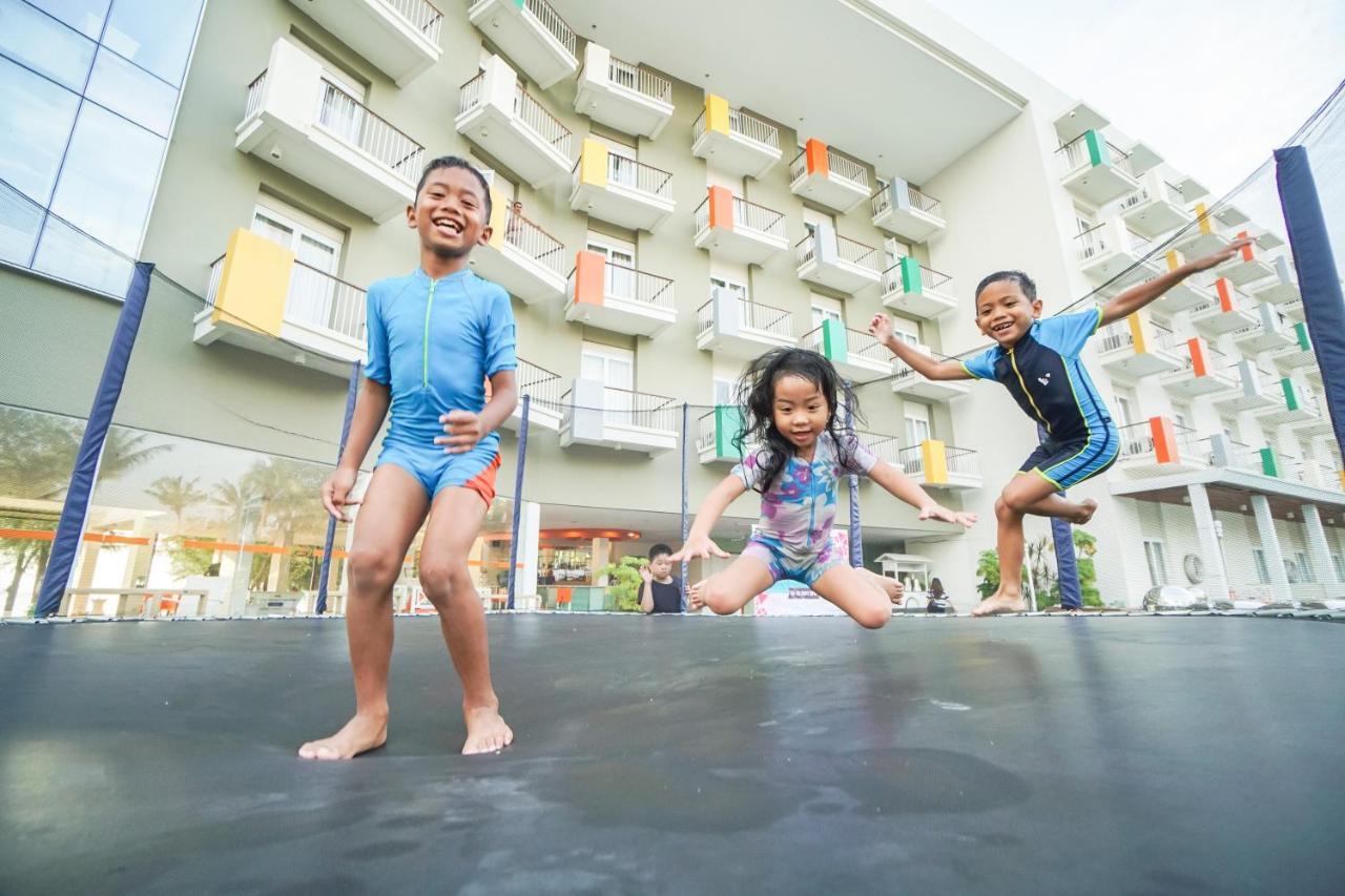 Harris Resort Batam Waterfront Sekupang Ngoại thất bức ảnh