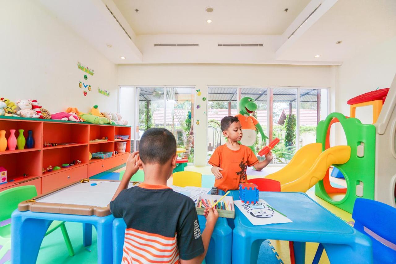 Harris Resort Batam Waterfront Sekupang Ngoại thất bức ảnh