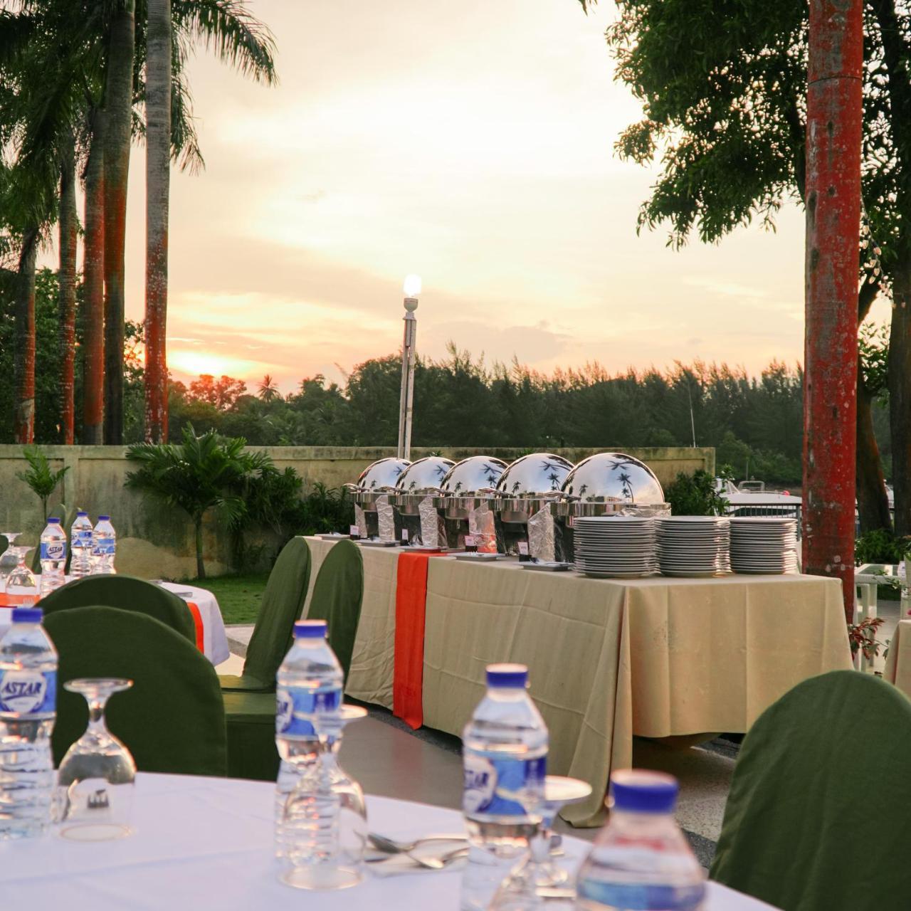Harris Resort Batam Waterfront Sekupang Ngoại thất bức ảnh