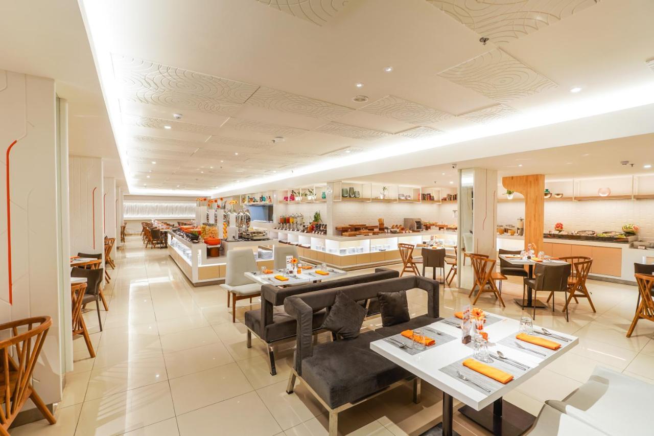 Harris Resort Batam Waterfront Sekupang Ngoại thất bức ảnh