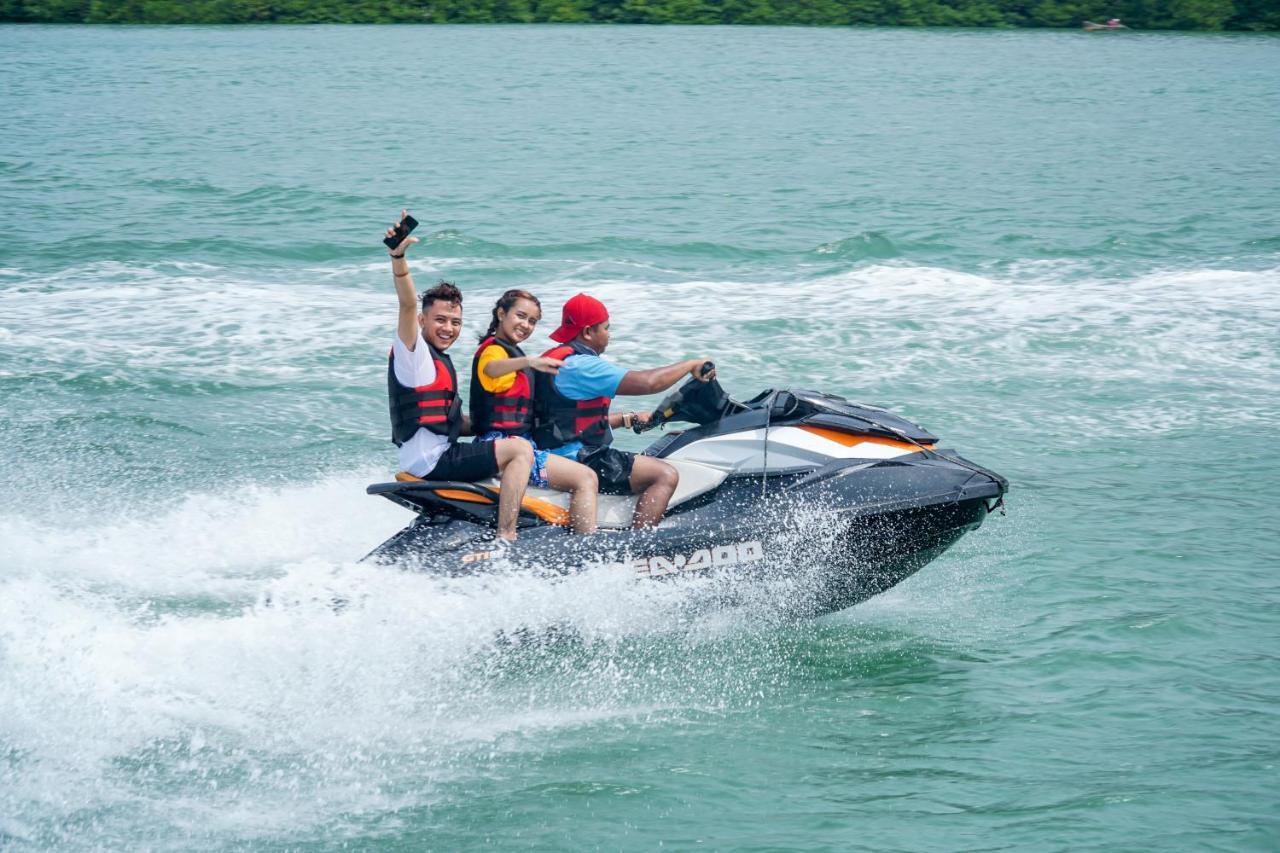 Harris Resort Batam Waterfront Sekupang Ngoại thất bức ảnh