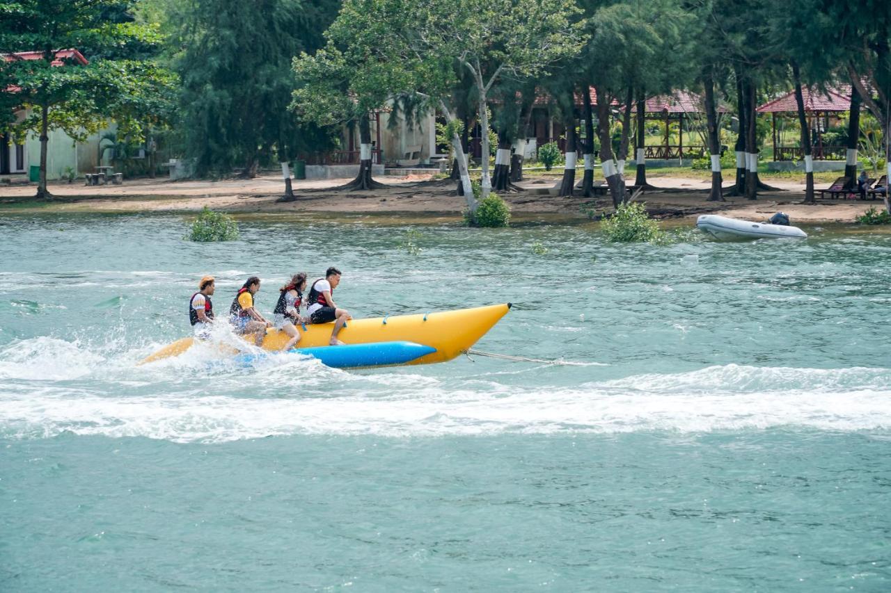 Harris Resort Batam Waterfront Sekupang Ngoại thất bức ảnh