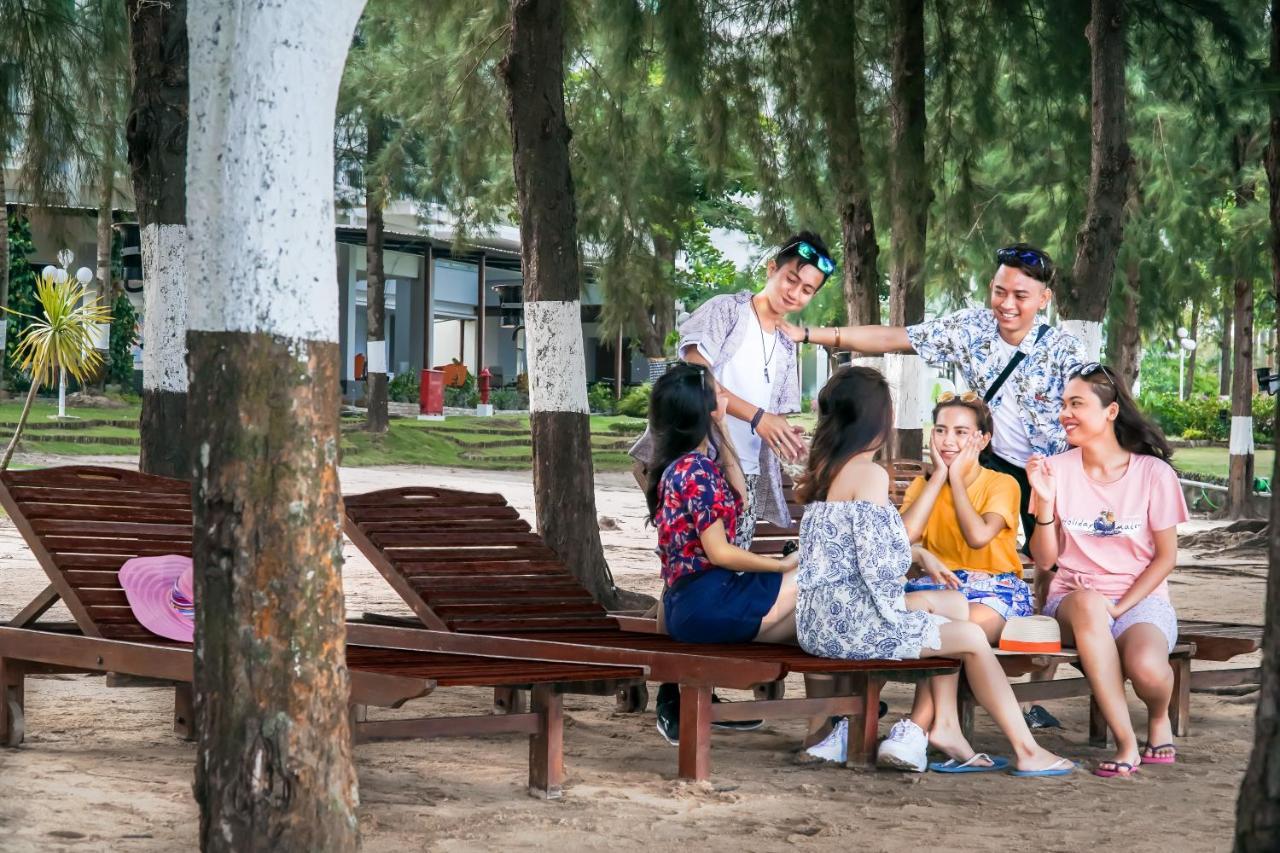 Harris Resort Batam Waterfront Sekupang Ngoại thất bức ảnh