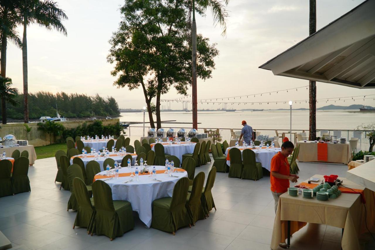Harris Resort Batam Waterfront Sekupang Ngoại thất bức ảnh