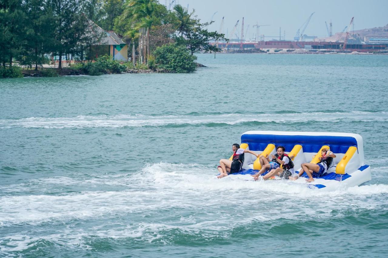 Harris Resort Batam Waterfront Sekupang Ngoại thất bức ảnh