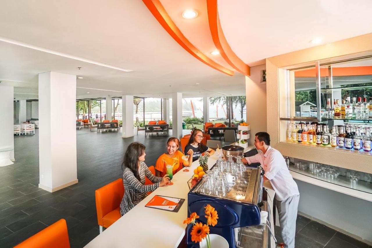 Harris Resort Batam Waterfront Sekupang Ngoại thất bức ảnh