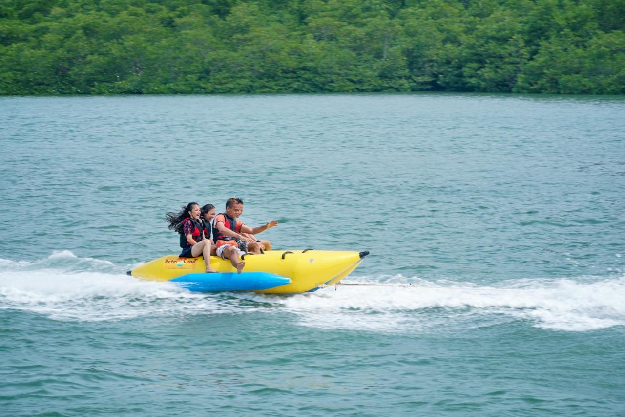 Harris Resort Batam Waterfront Sekupang Ngoại thất bức ảnh