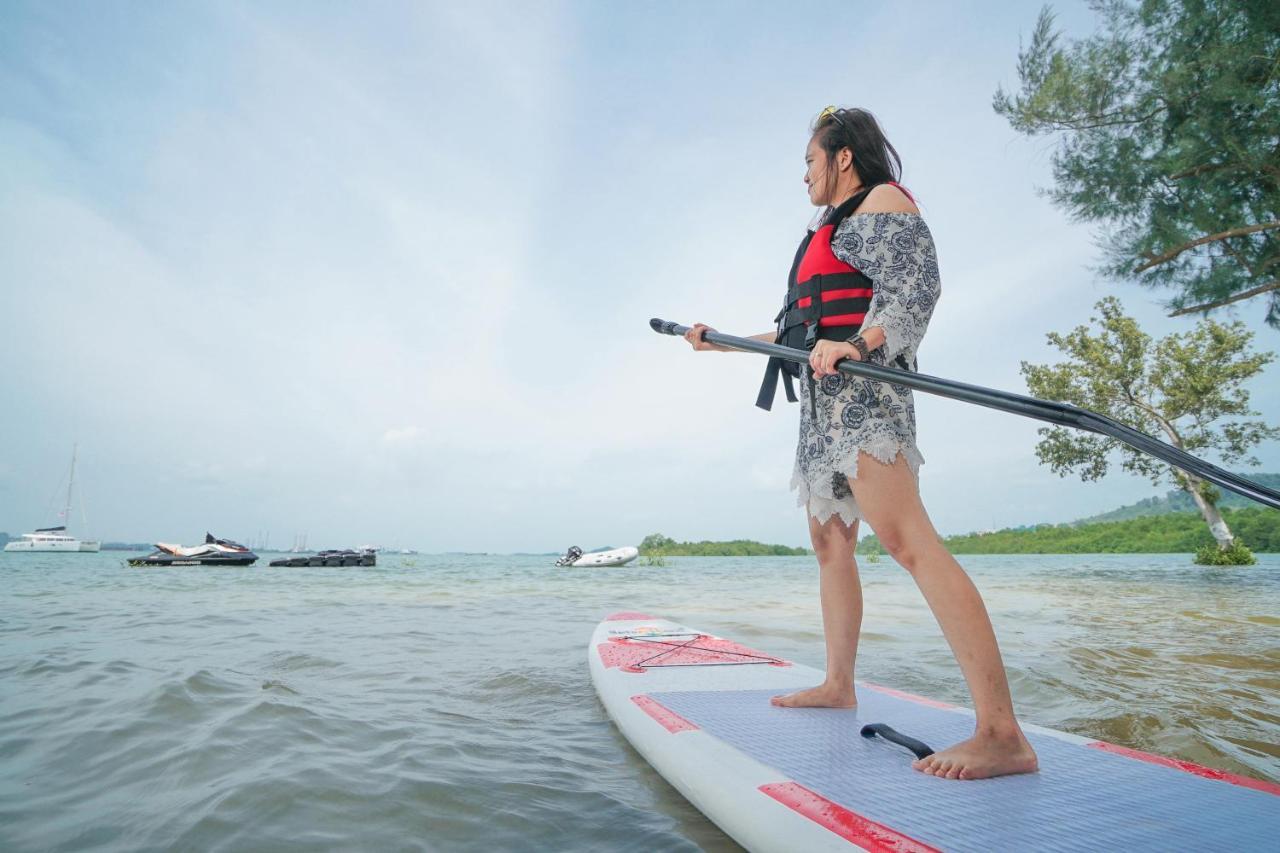 Harris Resort Batam Waterfront Sekupang Ngoại thất bức ảnh